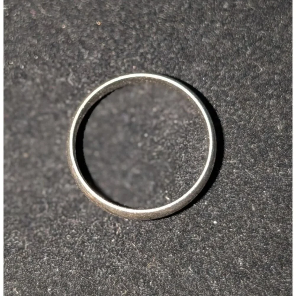 Sterling Silver 925 Ring Size 8 Elegant Minimalist Band Jewelry - Picture 7 of 7